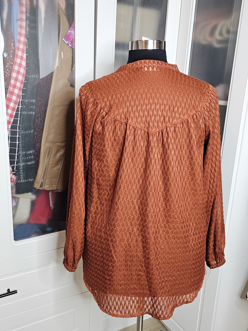 bobeau Rust Textured Button-Front Blouse - Picture 3 of 4